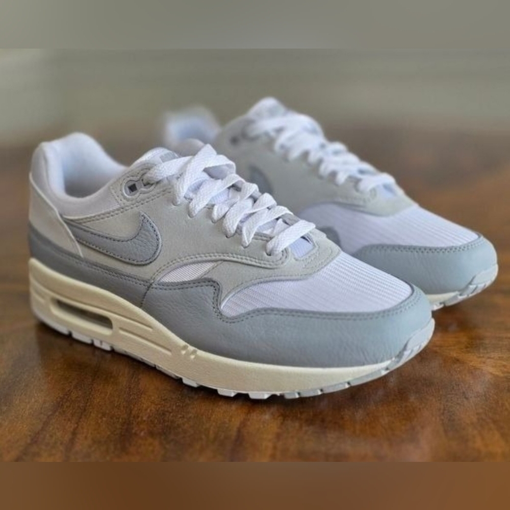 GRAY- PURE PLATINUM WOMENS NIKE AIR MAX 1 - Picture 3 of 6